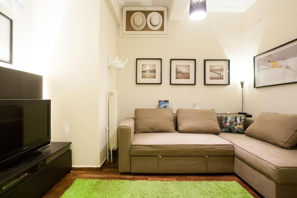 Appartamento Traveler'S Dream In Historic Acropolis Downtown Atene Esterno foto